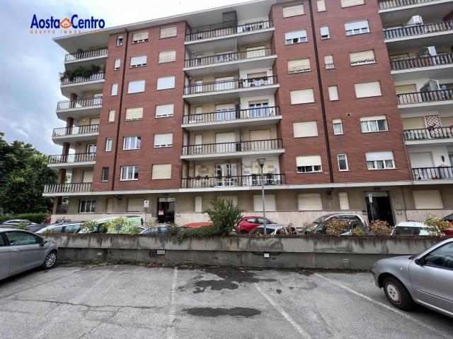 Appartamento in affitto di 47 m² in Viale F. Chabod, 38