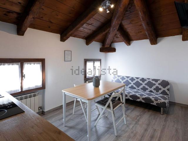 Appartamento in affitto di 500 m² in Via Asseggiano