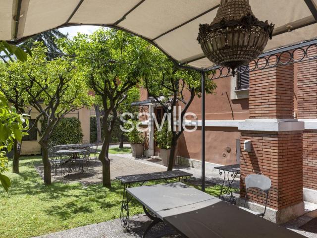 Appartamento in affitto di 500 m² in Via di Santa Melania