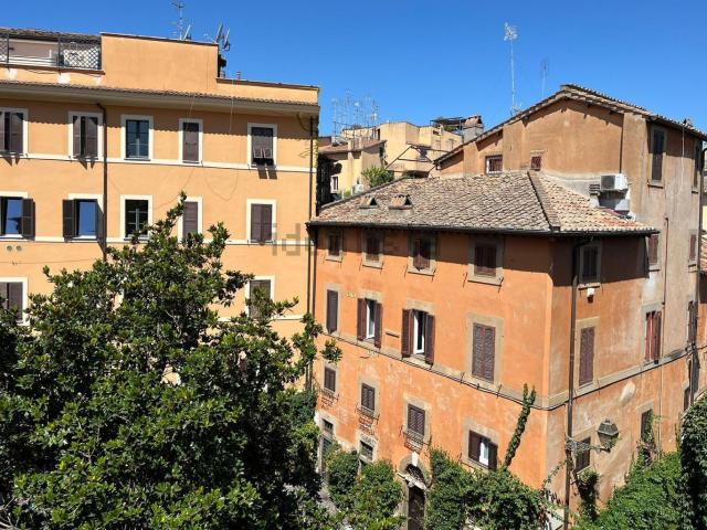 Appartamento in affitto di 45 m² in Piazza de&apos  Renzi, 13