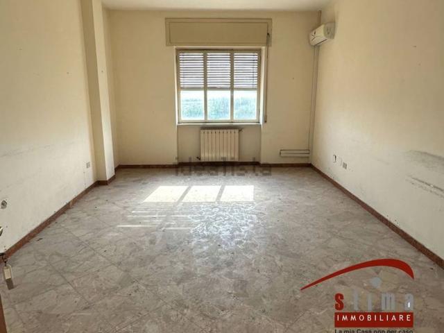Appartamento in affitto di 530 m² in Via Adda, 33