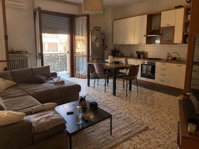 Appartamento in affitto di 55 m² in Via C. Dallari