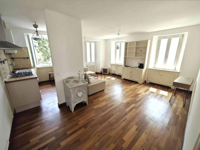 Appartamento in affitto di 55 m² in Via Regina, 20
