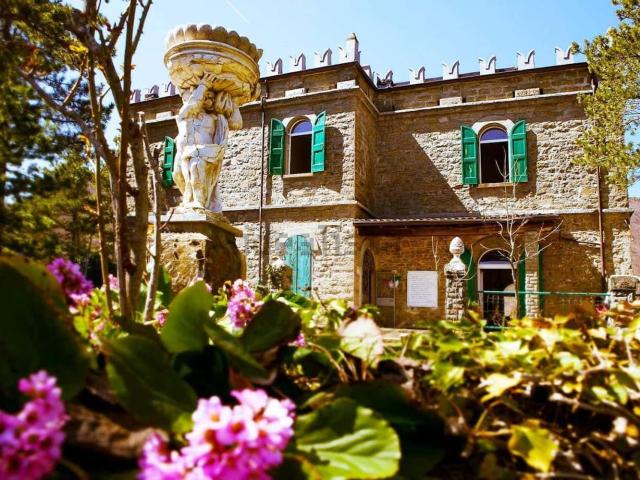 Appartamento in affitto di 600 m² in Via Guglielmo Marconi, 86