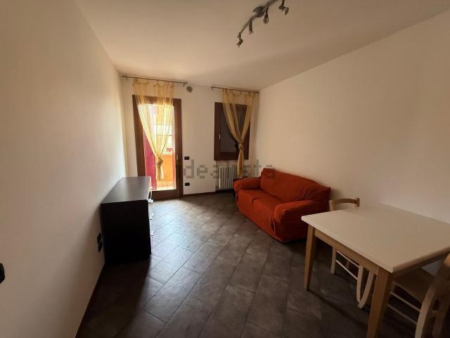Appartamento in affitto di 60 m² in Via Divisione Folgore