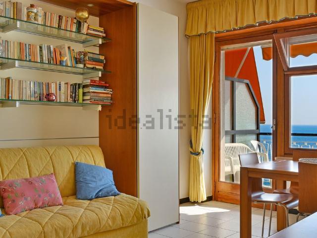 Appartamento in affitto di 61 m² in Lungomare Cristoforo Colombo, 69