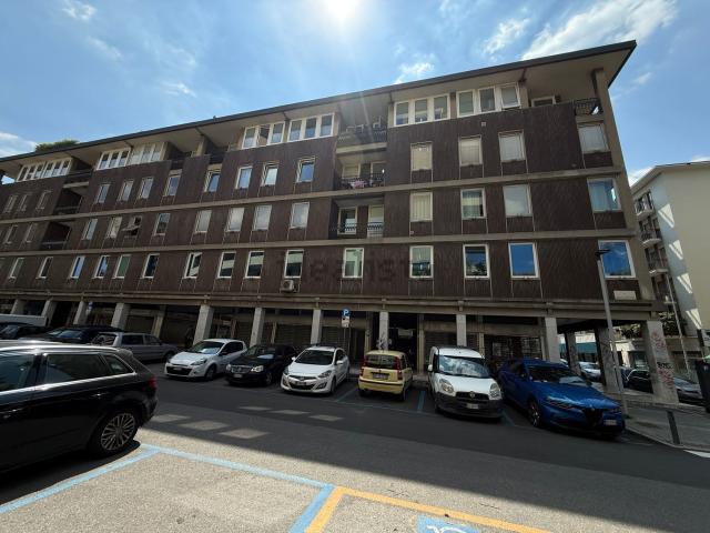 Appartamento in affitto di 67 m² in Via Malj Tabajani, 2