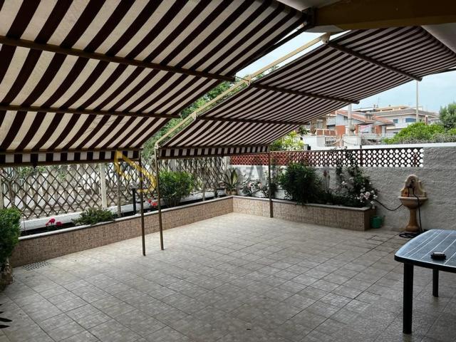 Appartamento in affitto di 65 m² in Lungomare delle Sirene, 170