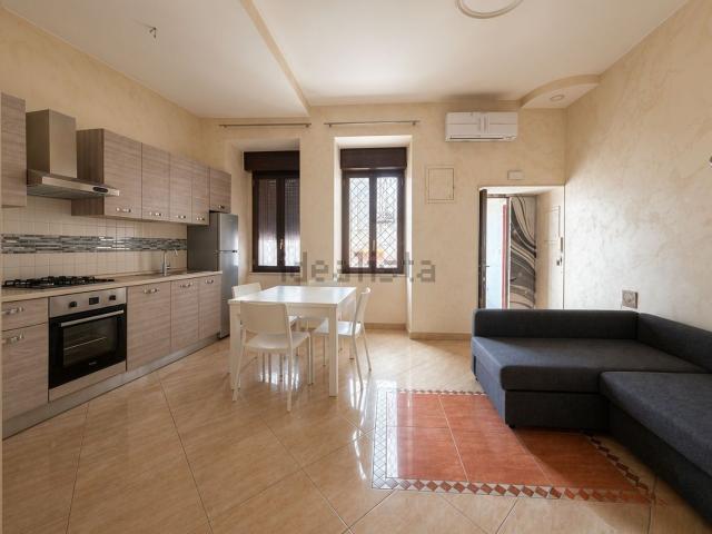 Appartamento in affitto di 65 m² in Via Vincenzo de Giaxa, 2