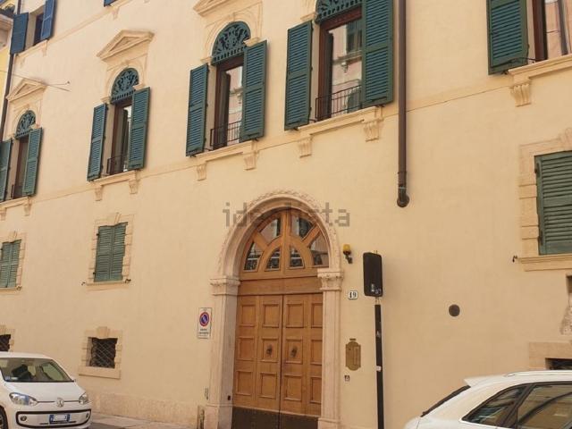 Appartamento in affitto di 65 m² in Via Leoncino
