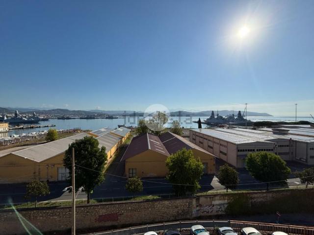 Appartamento in affitto di 73 m² in Via Nicolò Fieschi, 192