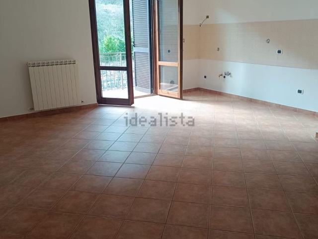 Appartamento in affitto di 70 m² in Frazione Paggese, 199