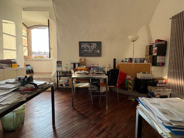 Appartamento in affitto di 70 m² in Via Chiaia, 149