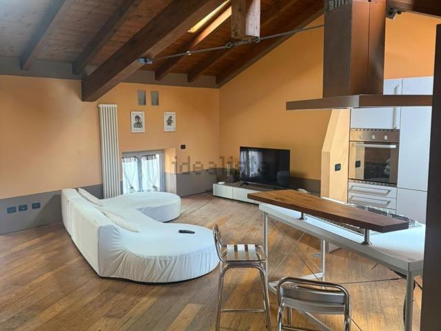 Appartamento in affitto di 70 m² in Via F FRASI