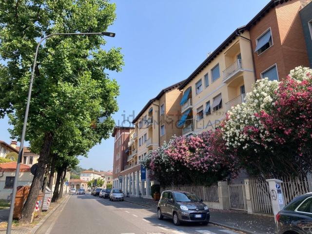 Appartamento in affitto di 70 m² in Via Fratelli Lechi