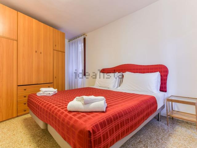 Appartamento in affitto di 72 m² in Calle del Cappeller, 3222