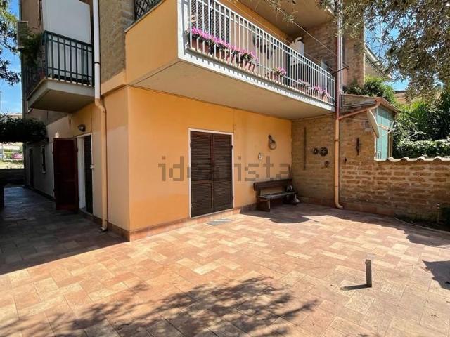 Appartamento in affitto di 77 m² in Via della Rena, 37