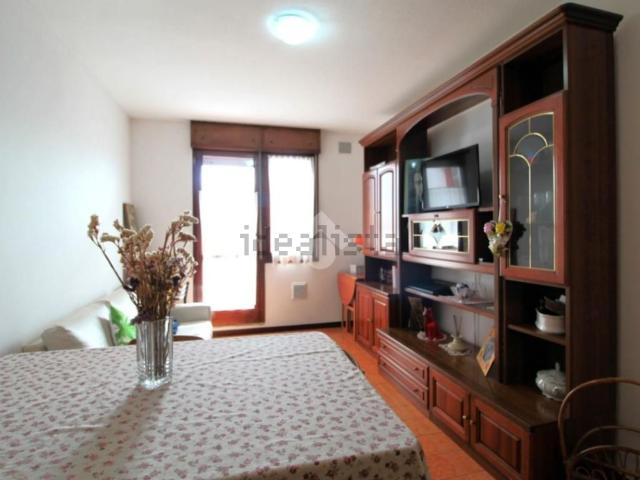 Appartamento in affitto di 77 m² in Viale degli Alpini, 8