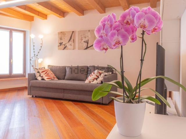 Appartamento in affitto di 74 m² in Via della Contea, 40