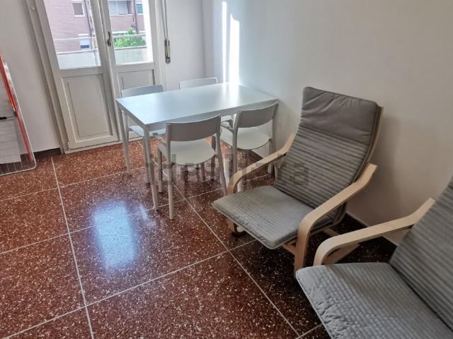 Appartamento in affitto di 74 m² in Via Emilia Levante, 144