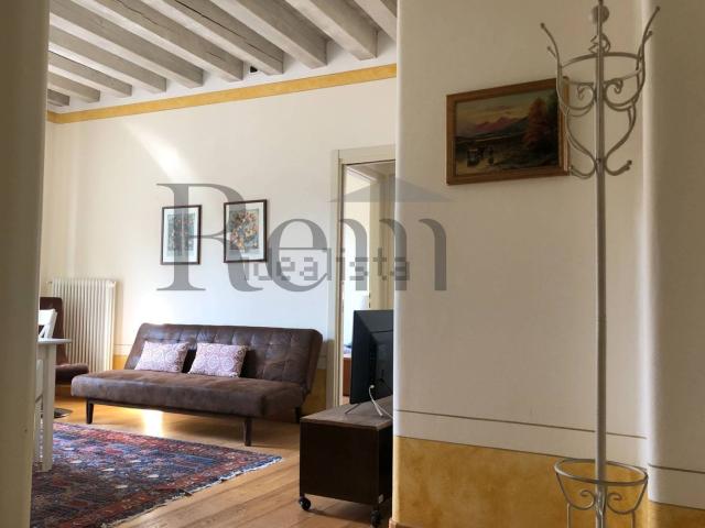 Appartamento in affitto di 75 m² in Piazza del Quartiere Latino, 1