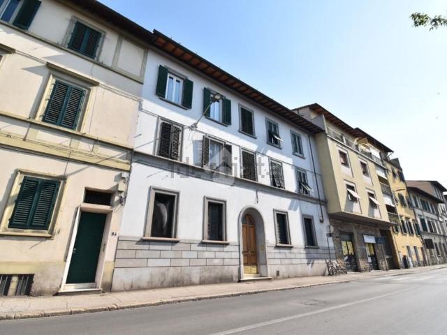 Appartamento in affitto di 75 m² in Via Coluccio Salutati, 82