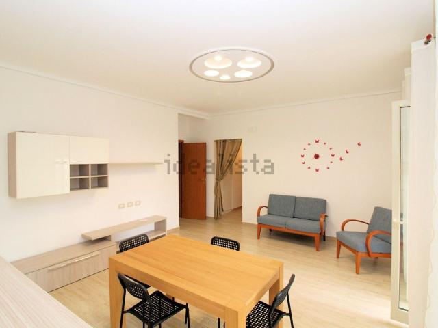 Appartamento in affitto di 75 m² in Via degli Aceri, 24