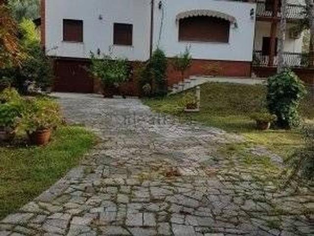 Appartamento in affitto di 75 m² in Via Flavia