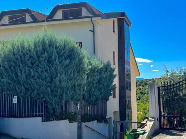 Appartamento in affitto di 75 m² in Via Francesco Feraco, 51