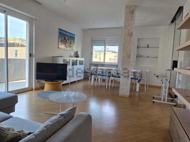 Appartamento in affitto di 75 m² in Via Napoli