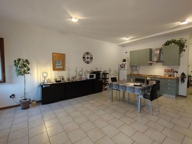 Appartamento in affitto di 75 m² in Via Roma Ovest