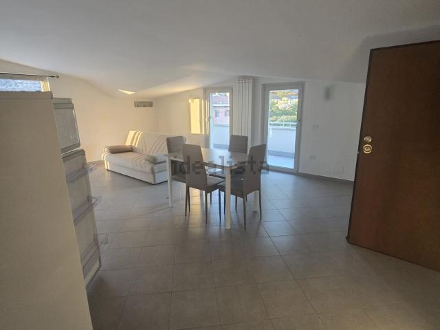 Appartamento in affitto di 76 m² in Via Avv. Raffaele Lanzara