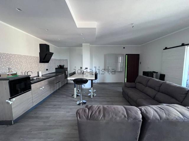 Appartamento in affitto di 76 m² in Via Roma