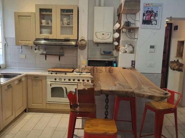 Appartamento in affitto di 79 m² in Via Canonica, 16