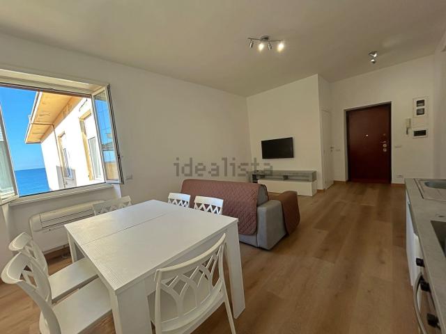 Appartamento in affitto di 83 m² in Lungomare R. Elena, 82