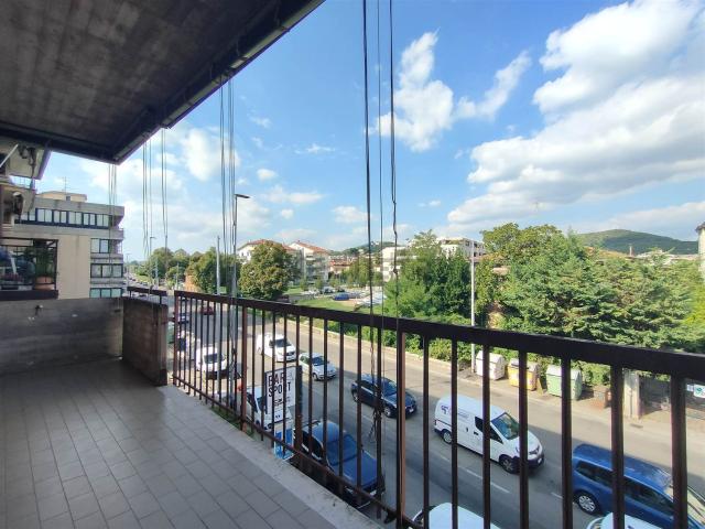 Appartamento in affitto di 83 m² in Largo Cà di Cozzi, 46