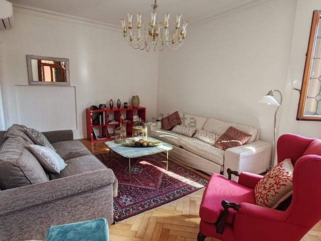 Appartamento in affitto di 80 m² in Calle de la Mandola