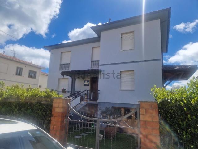Appartamento in affitto di 80 m² in Via Aurelia, 57016