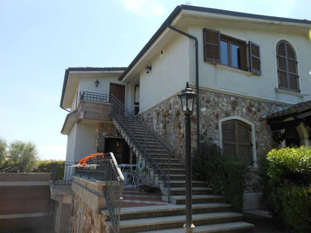 Appartamento in affitto di 80 m² in Via Domicella