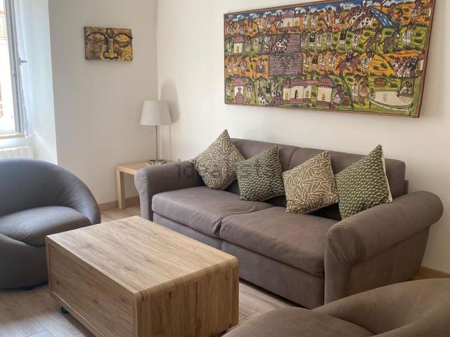 Appartamento in affitto di 80 m² in Via Foscolo, 10