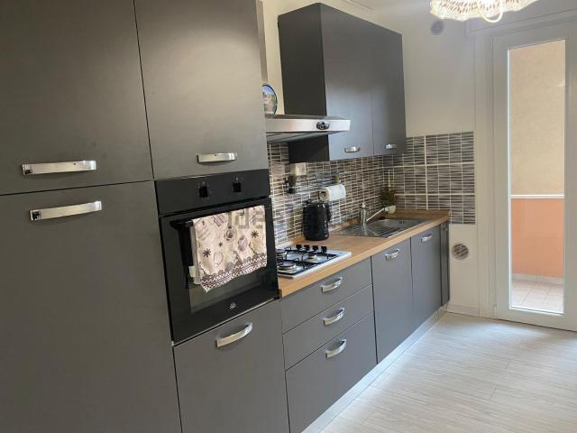 Appartamento in affitto di 80 m² in Via Ischia