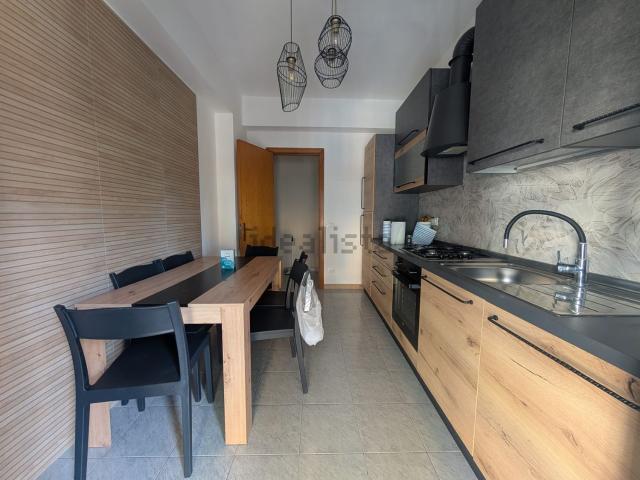 Appartamento in affitto di 80 m² in Via Kennedy, 336