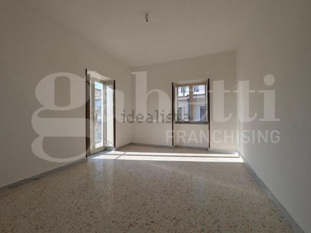 Appartamento in affitto di 80 m² in Via Roma