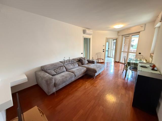 Appartamento in affitto di 81 m² in Via M. D&apos Azeglio, 16