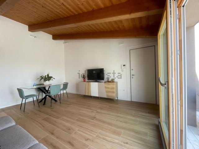 Appartamento in affitto di 81 m² in Via Roma