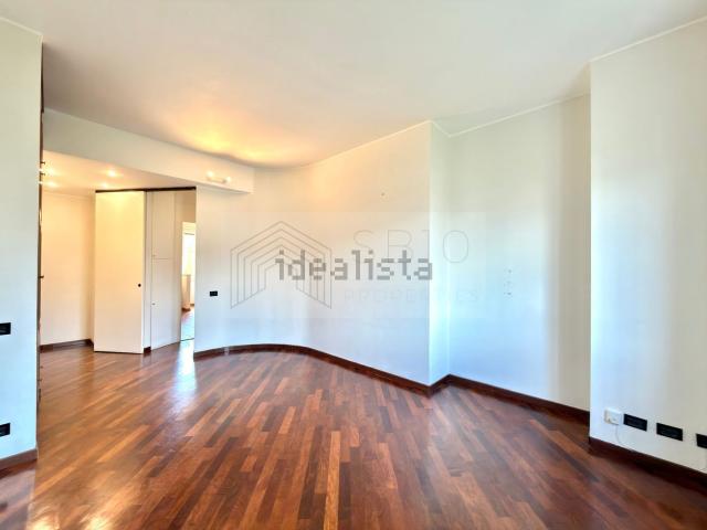 Appartamento in affitto di 82 m² in Via Ippolito Nievo