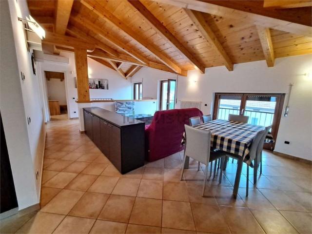 Appartamento in affitto di 87 m² in Via al Pontile