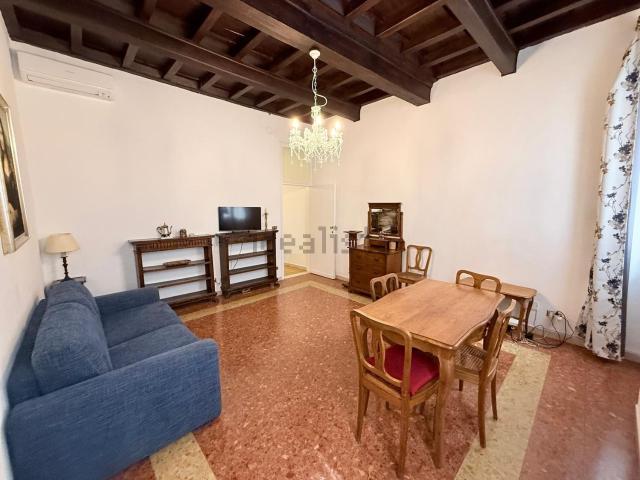 Appartamento in affitto di 87 m² in Via di S. Ignazio, 9