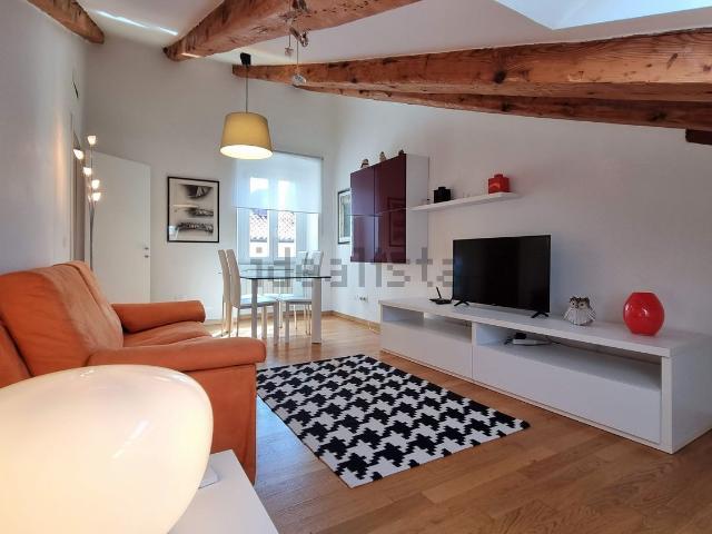 Appartamento in affitto di 84 m² in Via Cesare Battisti, 24