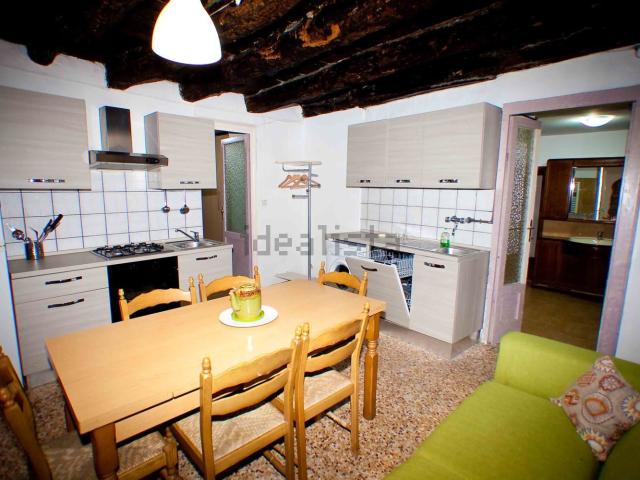 Appartamento in affitto di 85 m² in Frazione Sopravilla, 20
